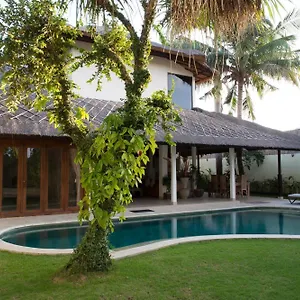 https://villa-simona.hotelsseminyak.net