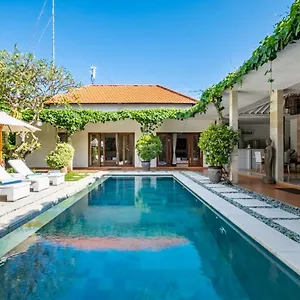 https://central-seminyak-villa-martini.ubudhotelsnow.com